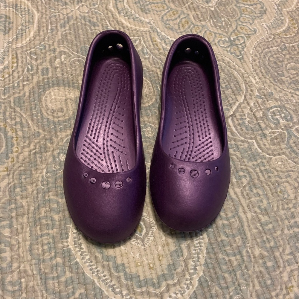 Excellent Girls Crocs size 5 purple -worn once